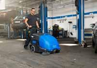 Available in a battery version for in- and outdoor sweeping, as well as in a petrol version for outdoor use, FLOORTEC 760 is the attractive choice for gas stations, car dealers, industry, warehouses