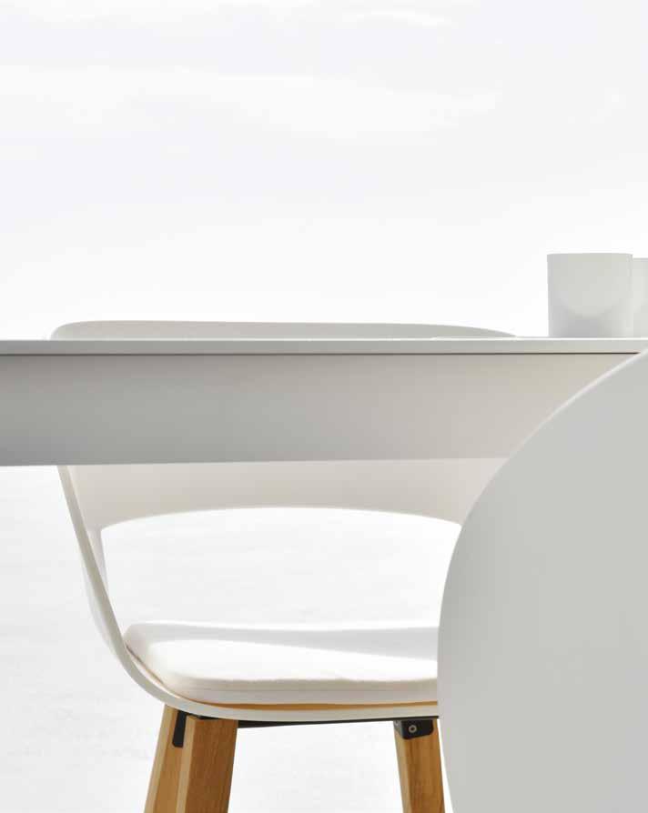 Mirthe dining table