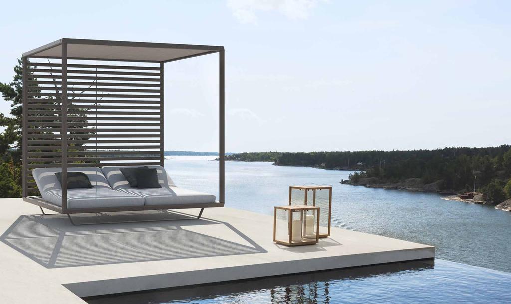 223 Pavilion daybed in wengé aluminium with roof in Sunvision Nature Grey.