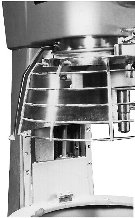 Remove the apron (secured by two thumbscrews) from the front of the pedestal. Lightly coat both slideways with Lubriplate 630AA (supplied). Replace the apron and thumbscrews.