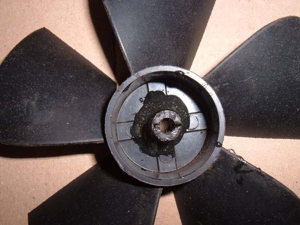 Fan blade repair: Typically damaged fan blades If the centre spindle of the fan blades has broken off, it may be possible to repair this. Glue the centre back into the boss using model glue.