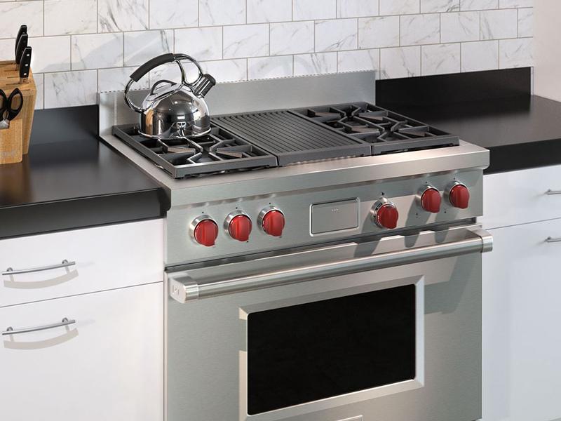 Dual Fuel vs. All-Gas 21 Dual Fuel Ranges Dual fuel has an electric convection oven.
