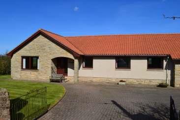 CRAIG GOWER THORNTON, BERWICK-UPON-TWEED Craig Gower is a spacious 4 bedroom detached bungalow situated within the beautiful rural hamlet of Thornton.