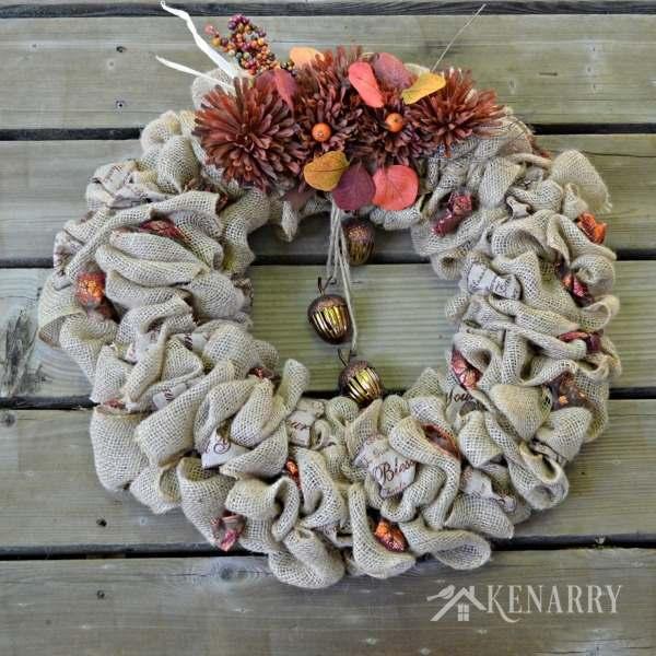 4. Acorns and Glitter Burlap Wreath My sister prefers to decorate her home in neutral or natural colors, but for fall she wanted to add in a little sparkle of color.