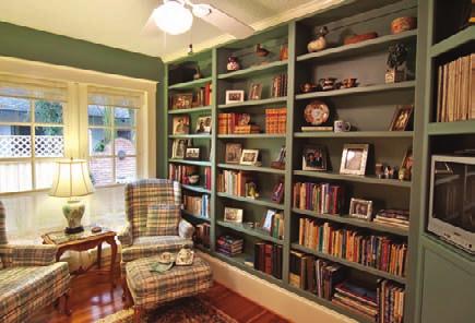 The cozy library has built-in shelves and sink-into plaid chairs (top left). A small guest bedroom off the living room (bottom left) is elegant in its simplicity.