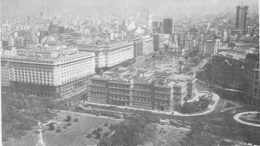 Buenos Aires: Plaza Colon, vyriausybės rūmai ir Plaza de Mayo. ir atsilikę besivysiantieji kraštai dėl to labai nukenčia ir negali apsiginti.