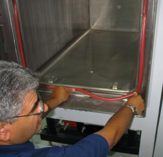 9.13 Replacing the Door Gasket Warning! Before replacing the gasket, verify that the autoclave is cold; that the power is turned OFF; and, that there is no pressure in the jacket and in the chamber.