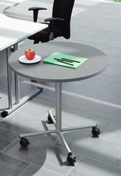 Desks with C-shaped base ensure optimum leg room. 160 X 160 cm.