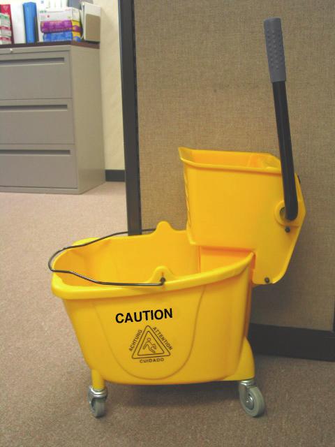 Mopping Equipment Bucket/Wringer Combos 7y/2636-3y G/2635-3GN Value-Plus Sidepress Wringer/Plastic Bucket Combo 26-35-qt.