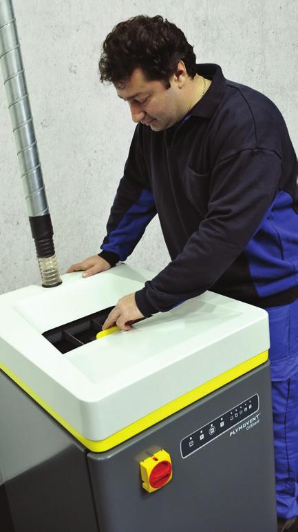 When cleaning by reverse pulsing takes place inside the filter unit, the mixture falls down into the dustbin below.