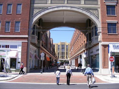 Placemaking Project Profiles Project Bethesda Row Market Common, Clarendon Developer Federal Realty McCaffery Interests Original Development Cost $217,282,000 $160,000,000 Parcel Size 12 10 Height 3