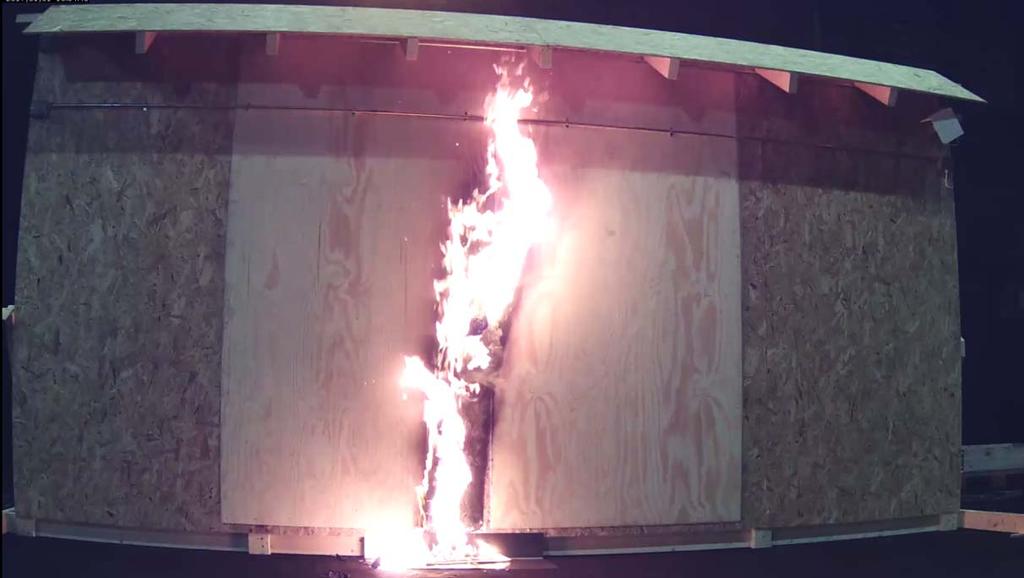 Figure 4-2 Stage of fire as the lower heat detection cable detects the fire, 7 minutes and 55 seconds after ignition.