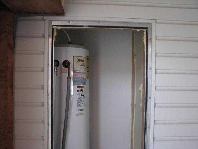 Page 18 of 28 Plumbing (Continued) Utility Room Water Heater 5. Water Heater Operation: Functional at time of 6.