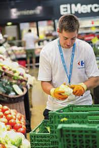 That s why store teams offer a range of ready-cooked food products and pre-cut products: leek whites, vegetable soups, pineapples cut in chunks, stewed fruit, fresh smoothies,etc.