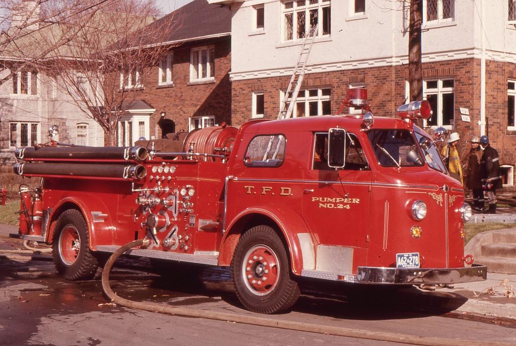 Below, Pumper 24's ALF 700 series, also at a deuce in their area, this time in Moore Park in April, 1975.