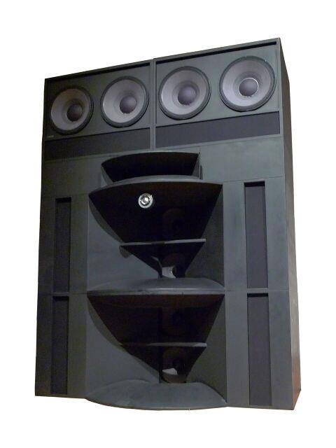 HR 1 Four-way quad amplified High Frequency: 2 X 2 aluminum direct radiating domes.