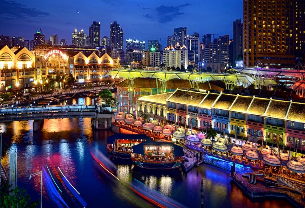 DESTINATION CLARKE QUAY Located in the heart of Singapore s premier entertainment and dining precinct, Clarke Quay offers a global array of restaurants and bars