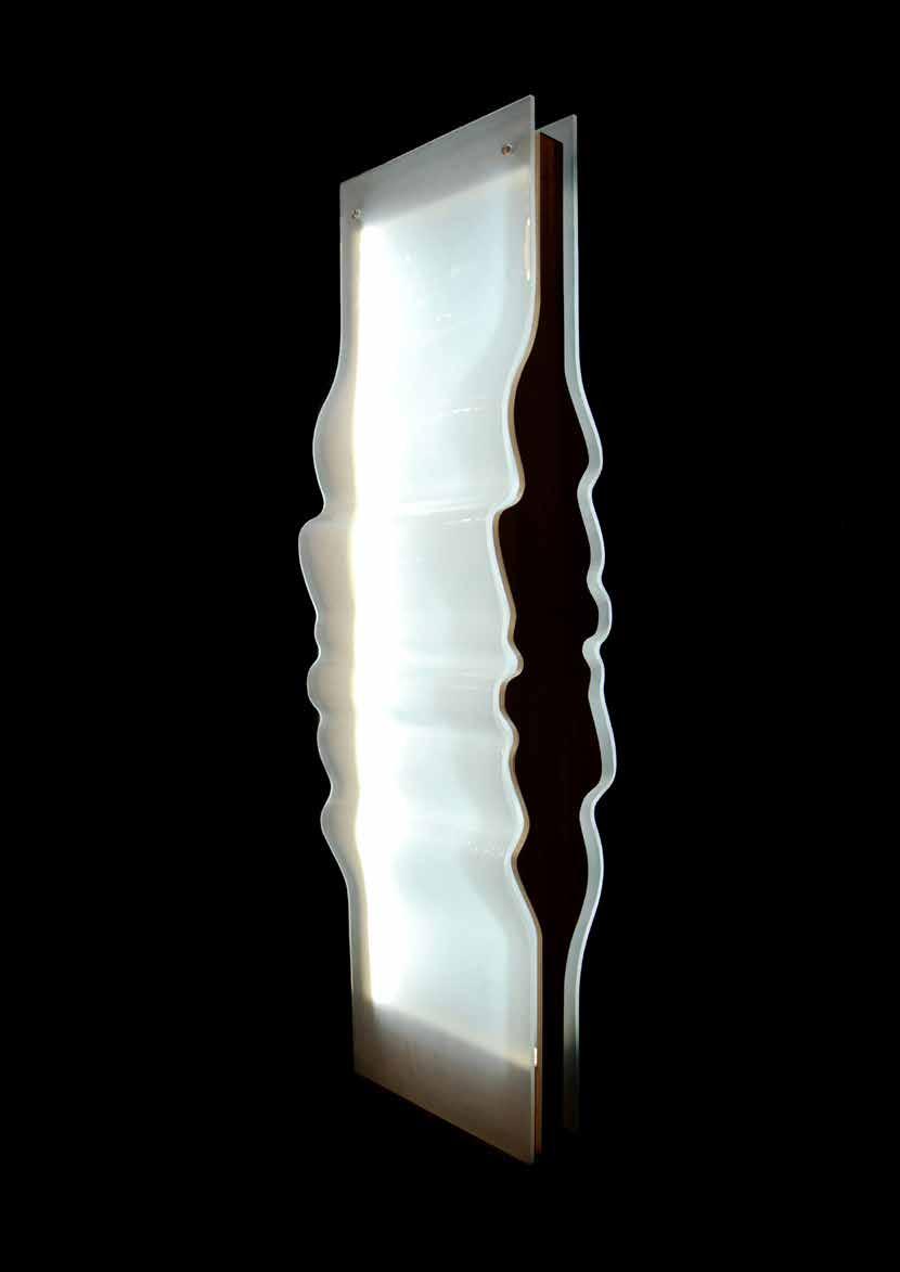FLOOR LAMP WAVE The idea of the designer was to create a glass element imitating a light, ethereal fabric, an unusual effect for a pane of glass.