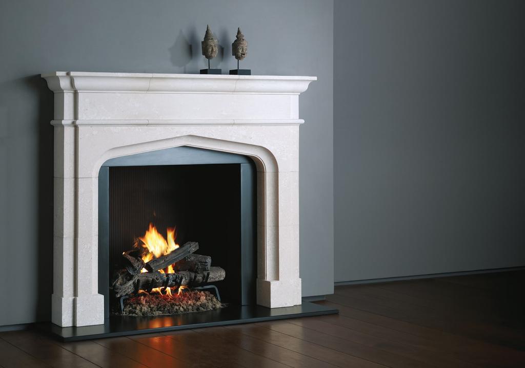 01 The Greenwich The Greenwich is a fire surround that includes a wealth of architectural detail and features an inverted breakfront mantel shelf and conforming frieze