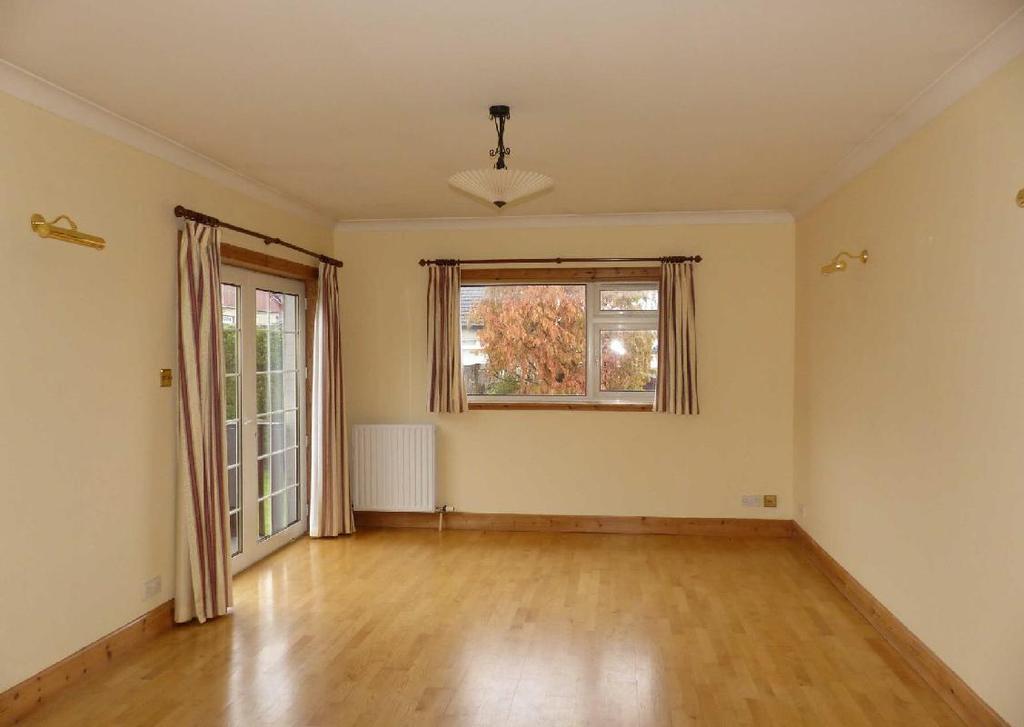 Well located for easy access to the City Centre and is well served by the local bus service.