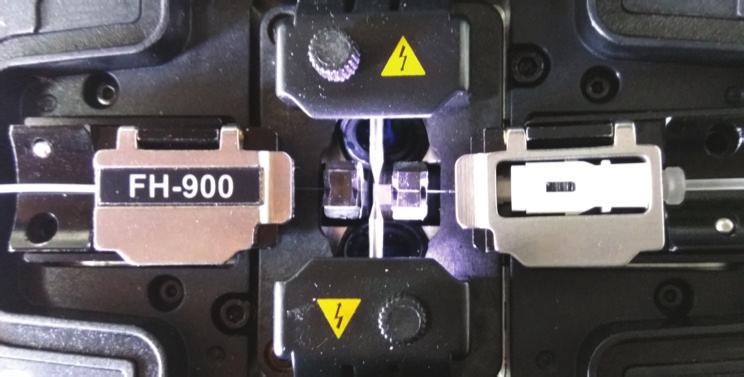 Note: Make sure that the edge of the 900 micron tight buffer is even with the edge of the 900 micron fiber adapter. Note: Remove the extended dust cap before initiating the fusion splice. Figure 6 6.