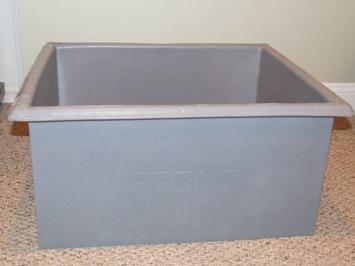 Waste transport tray on wheels Removable gray sleeve Make sure the word FRONT is facing the handle.