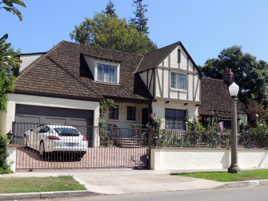 Identified examples include the Laurel Terrace, Valley Spring/Riverton, and Briarcliff Manor Residential Historic Districts in Studio City; the Stansbury Avenue Residential Historic