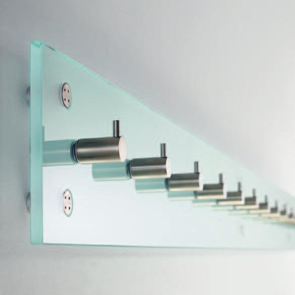 (4) The hook rack has a support plate of 10 mm safety glass that can either be frosted, clear or painted.