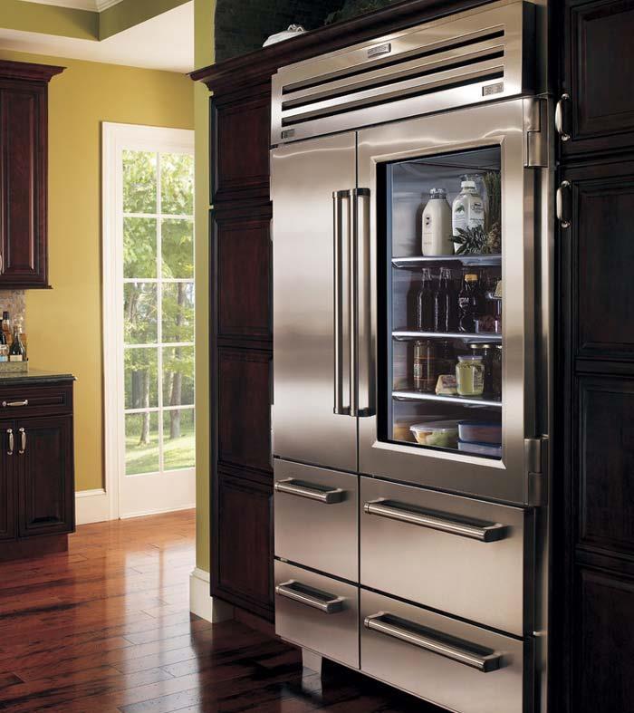 I n t e g r a t e d R e f r i g e r a t o r s 17 648PRO The 648PRO was created in 2009 and is designed to emulate a commercial refrigerator, but with better energy standards.