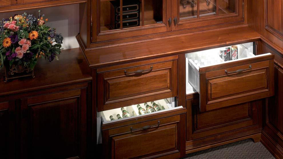 21 UNDERCOUNTER REFRIGERATORS Use beverage centers, drawers and ice makers for