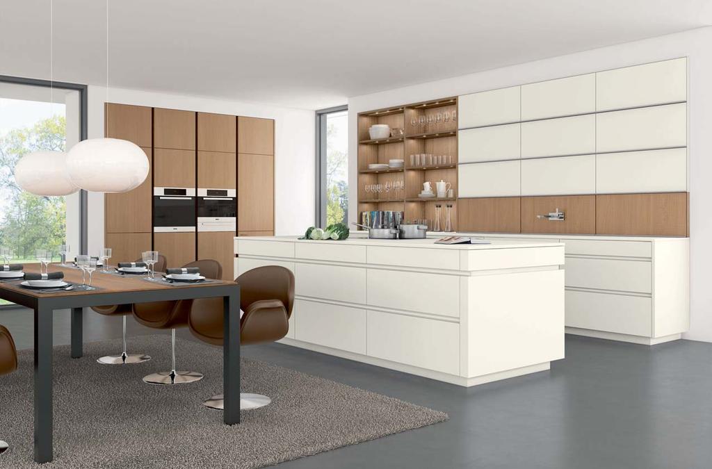 CONCEPT 40: CLASSIC-FS AVANCE-FS TIMBER Natural wood sets graphic highlights White, the timeless kitchen classic - here laid back and totally modern, with matt white, handle-less lacquered fronts and