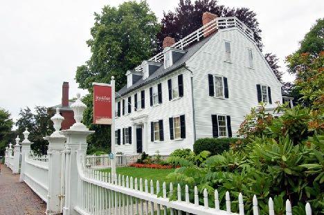 ew England Architecture: The Georgian Ropes Mansion (late 1720s) operated by the Peabody Essex Museum in Salem, Massachusetts. Georgian houses are like British regimental officers.