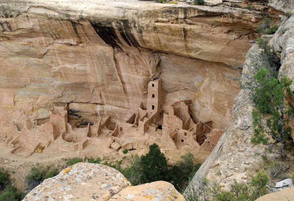 Like many cliff dwelling sites, it faces south, which optimized winter sun.