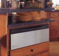 Frameless drawer front Integrated designer-style handle Removable stainless steel drawer pan 5-piece commercial pan set (available at additional cost) Half Rack provides even heat distribution and
