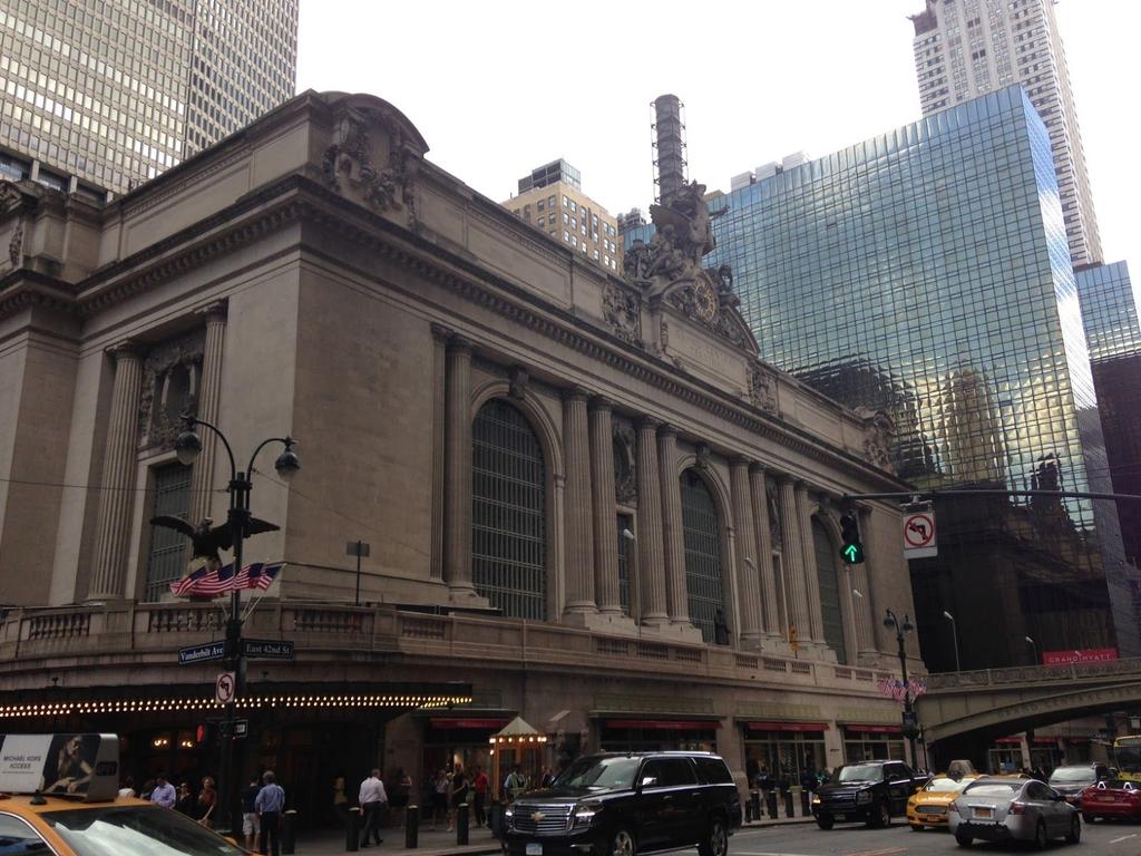 Learning Places Fall 2016 SITE REPORT #1 (Expanded) Grand Central Terminal Bryan Ortiz 10.06.