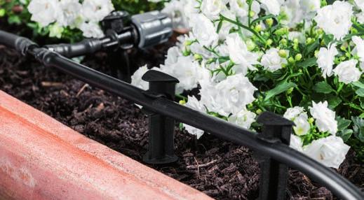 And with the practical droppers, T-connectors and hose spikes, you can further customise watering of your terrace and balcony plants.