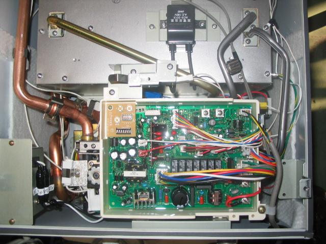 13. Extended communication PCB Figure 13 5. Route the communications cable up through the opening at the bottom of the manifold controller. 6.
