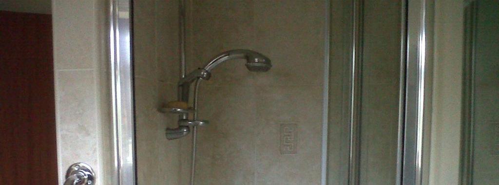 Mixer shower Not a mixer shower no bracket on wall and no screen or curtain Not a mixer shower electric instantaneous Up to two