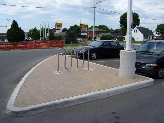 Landscaped areas should be designed to avoid creating a hiding place for those with criminal intent. Link parking areas on abutting commercial properties to provide for movement between lots.