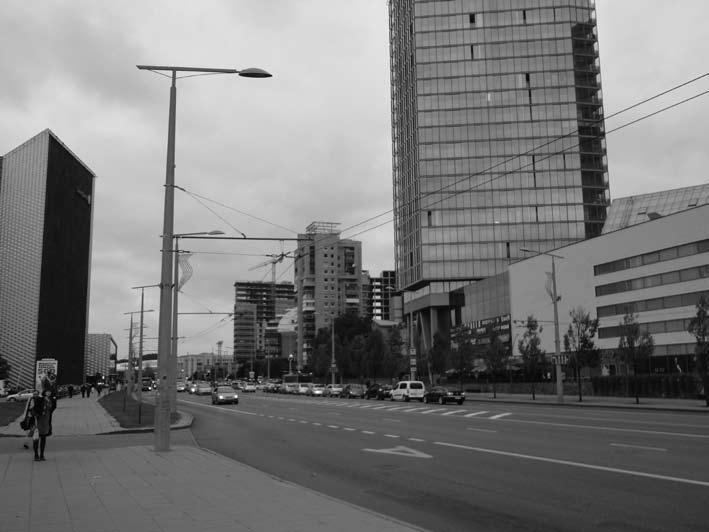 slideshow, leistis virtualiais urbanistiniais Konstitucijos prospekto ir jo prieigų maršrutais, kurių prašmatnios vizualizacijos vilioja įvairiausiuose lietuviškojo interneto puslapiuose.