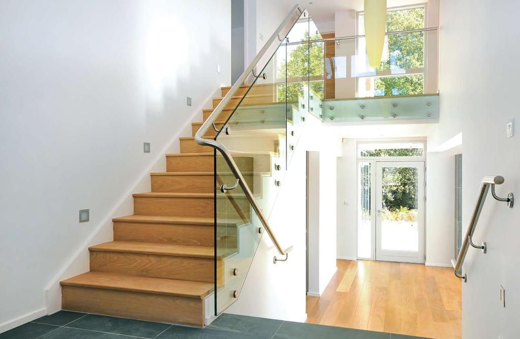structural glass balustrade with 42mm diameter
