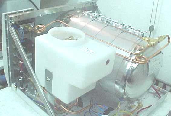6.14 Replacing the thermostat B10 Caution: Before starting, be sure that the electric cord is disconnected from the power source and that there is no pressure in the autoclave chamber. 1.