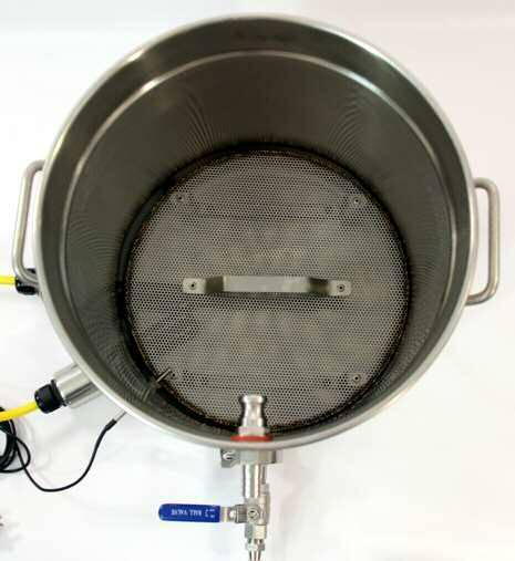 False Bottom for BIAB Systems Installed in Kettle (10 Gallon Shown) A sparge/sprayer wand is provided that attaches to the accessory port on the side of the kettle and sprays