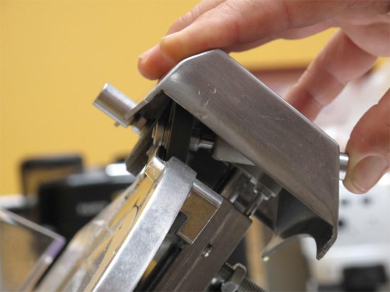 7. Push the button on the back of the sharpener to begin to sharpen the rear of the blade. 8.