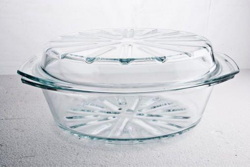 Cooking, Roasting & Baking Round Casserole with Lid serve your food in. 160x70mm.