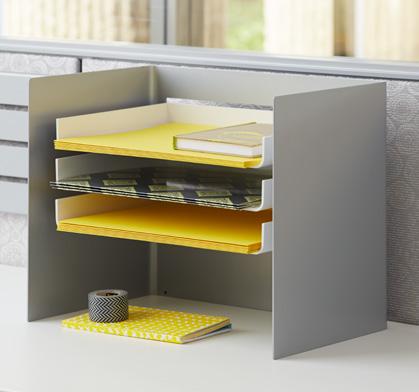 4 Base Tray & Reference Shelf Accommodate the Reference Shelf and L Screen, or use it as a base for your Accessories