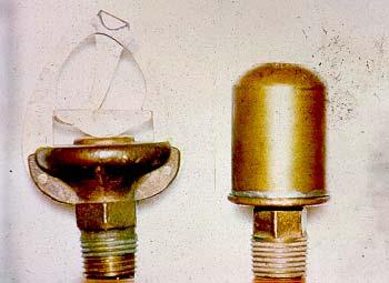 Early automatic sprinklers Grinnell patented a sprinkler in 1882 that used a plate orifice instead of perforations or slots Soldered levers held a valve
