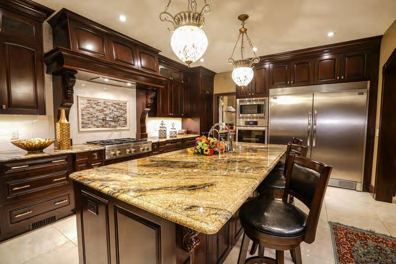 Going for an elegant and classy look, this kitchen makes use of traditional
