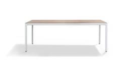 The Natal Alu tables combine functionality and aesthetics in a contemporary design.