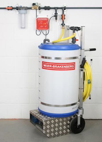 Operating instructions disinfection cart 3.2 Disinfection process: Connect pressure output of disinfection cart to coupling of soaking device with a short ¾" tube.